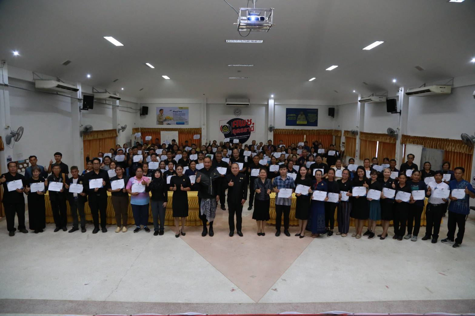 พช.ภูพาน พร้อมด้วยคณะกรรมการเครือข่ายกองทุนชุมชน ร่วมประชุมเพิ่มศักยภาพกลไกการขับเคลื่อนงานกองทุนชุมชนตามหลักธรรมาภิบาลและการพัฒนาเศรษฐกิจฐานราก ระดับภูมิภาค