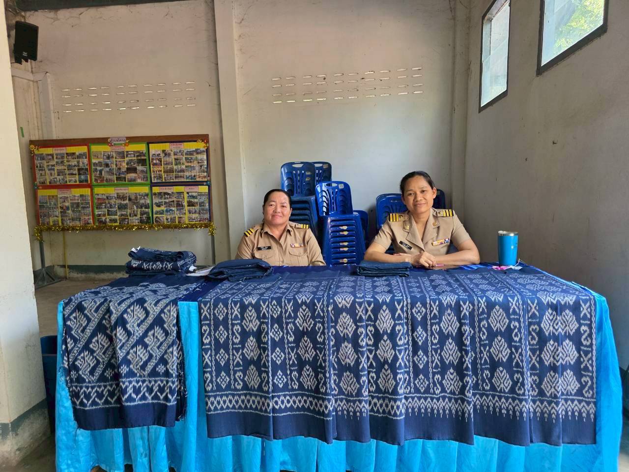 พช.ภูพาน : ร่วมประชุมหัวหน้าส่วนราชการ กำนัน ผู้ใหญ่บ้าน พร้อมขับเคลื่อน"ตลาดนัดคนไทยยิ้มได้" สร้างรายได้สู่ชุมชน